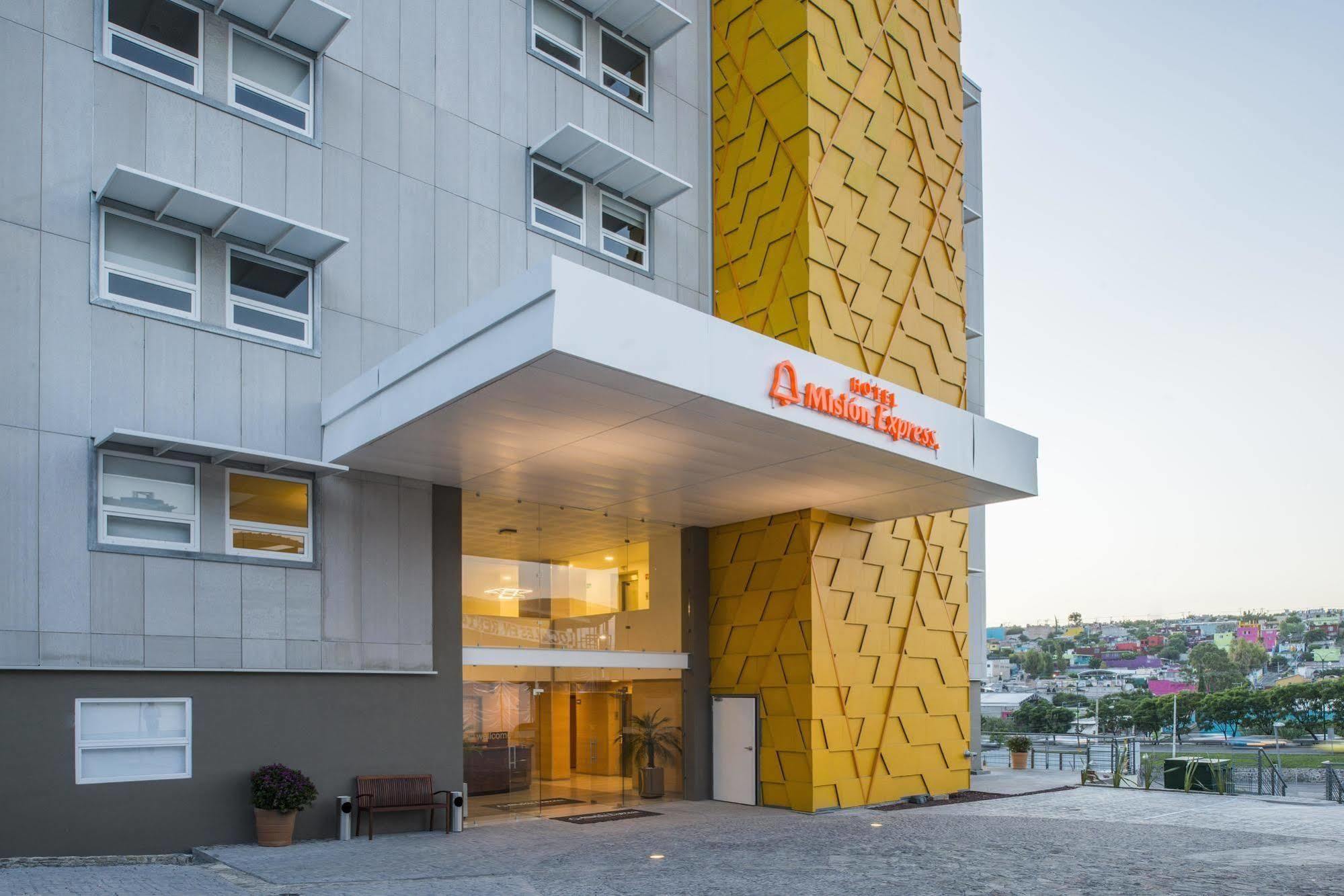 Mision Express Queretaro Hotel Exterior photo